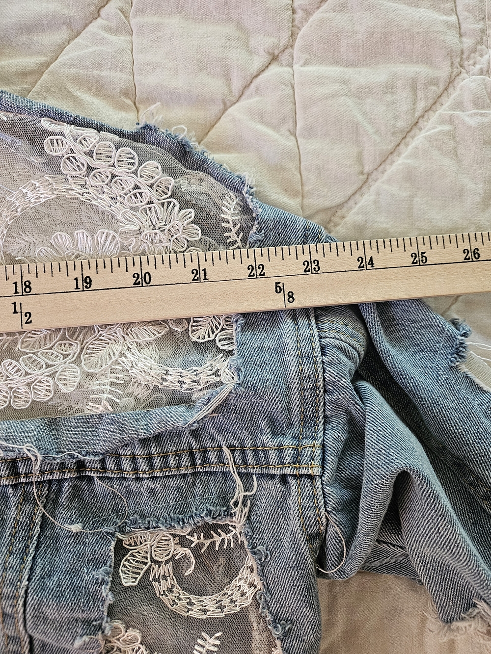 40 Monas- Denim w/ Floral Lace - Distressed Cropped Jacket- Size L - Picture 5 of 8